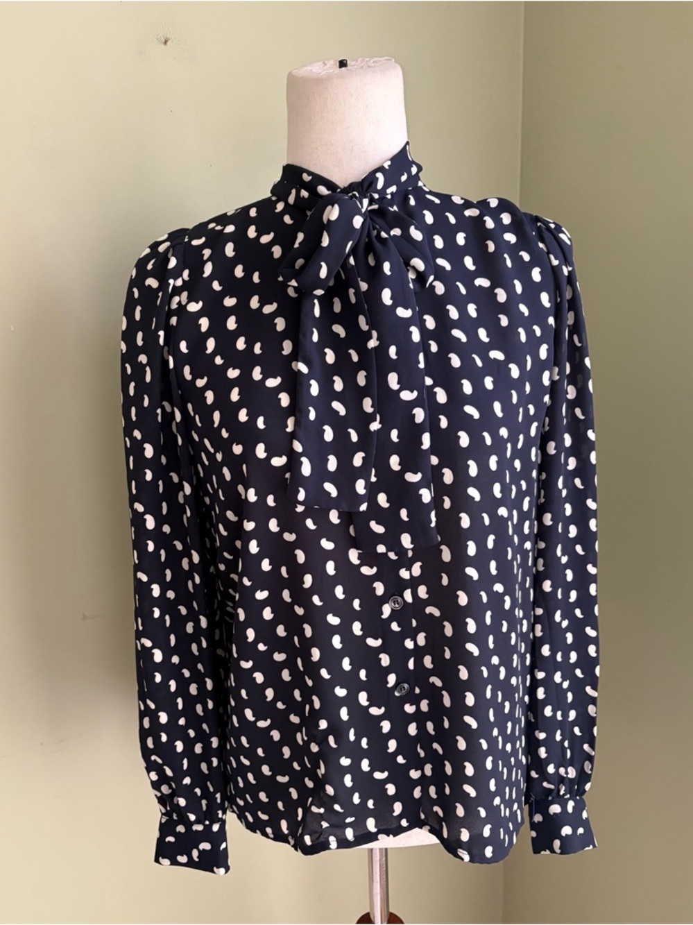 NWT Premise black & beige print blouse w/tie bow S  Slight flaw/not noticeable